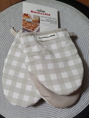 KitchenAid Mini Oven Mitt Set
